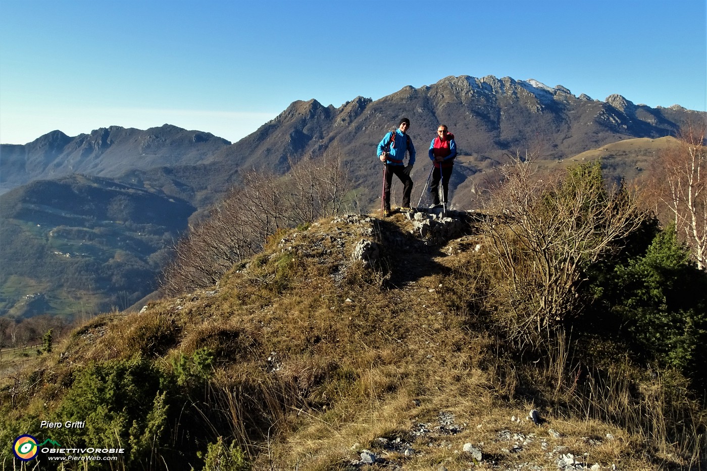 19 Da un cocuzzolo panoramico vista  verso il Resegone.JPG